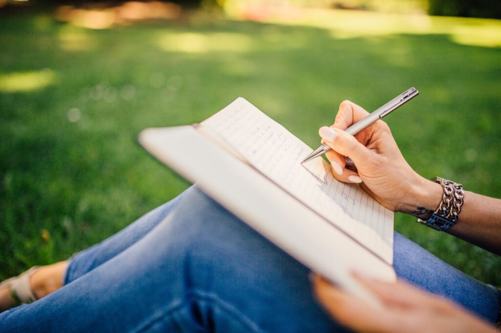 Expressive writing can be a helpful therapeutic tool to manage pain and anxiety. 
